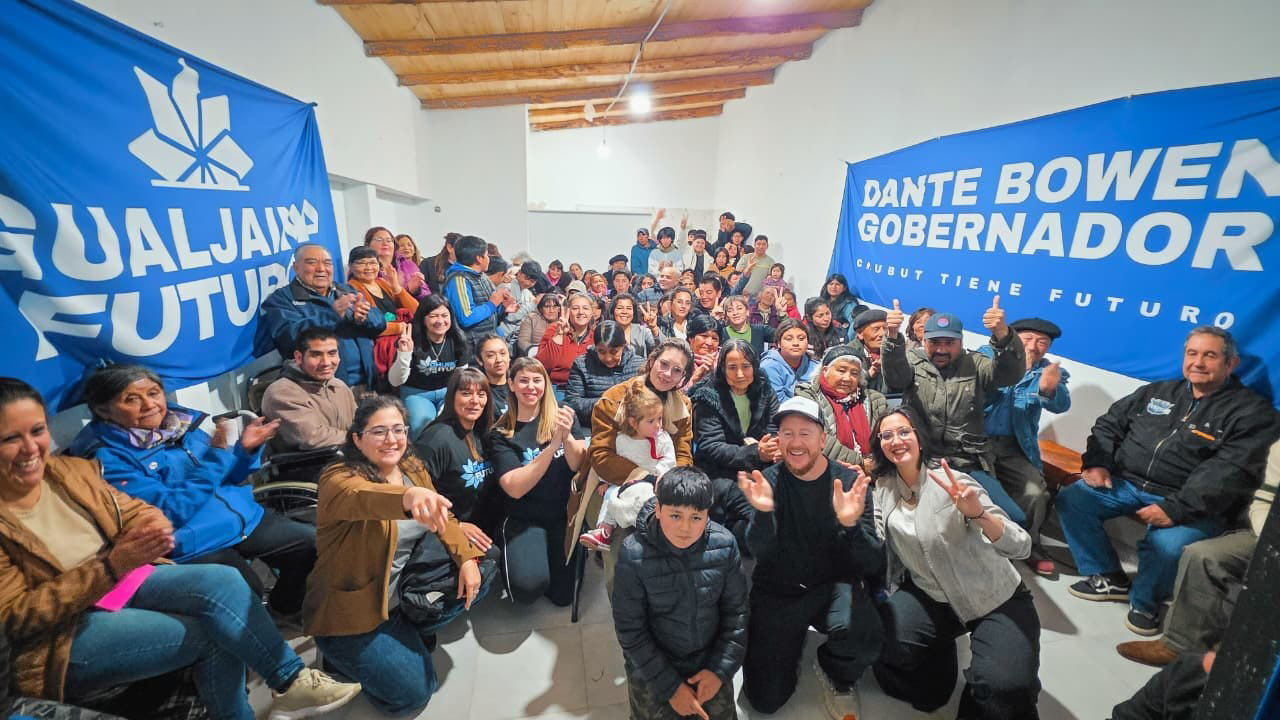 Dante Bowen inauguró el local de Gualjaina Futuro